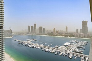 House, Accessible - Silkhaus Emaar Beachfront Tower w Balcony (Dubai)