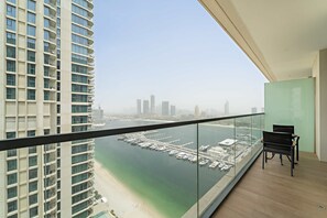 House, Accessible - Silkhaus Emaar Beachfront Tower w Balcony (Dubai)