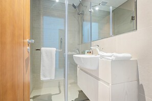 1 bedroom, Internet - Silkhaus Near Reem Island Mall Julphar Tower (Abu Dhabi)