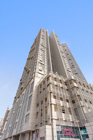 Apartment - Silkhaus Horizon Tower Elegant 1bdr Pool Access (Abu Dhabi)