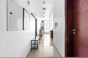 Internet - Silkhaus Hydra Avenue Large Studio by Reem Park (Abu Dhabi)