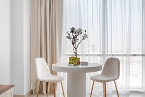 Internet - Silkhaus Studio in Nova Tower Near Silicon Mall (Dubai)