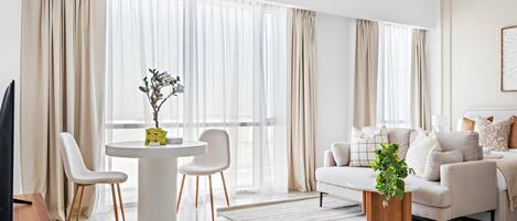 Studio, esteetön | Internet