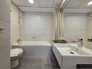 Apartment, Accessible - Silkhaus Signature 1BR in Reem Island Gate Tower (Abu Dhabi)