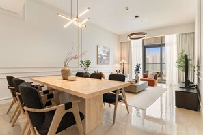 House, Accessible - Silkhaus Ultraluxury 3bdr Maid Near Burj Khalifa (Dubai)