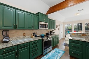 Rumah, 6 kamar tidur | Dapur pribadi | Lemari es, oven, dan mesin pembuat kopi/teh