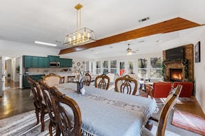 House, 6 Bedrooms | Dining - Oakwood Oasis: 1.4 Acres Of Tranquility 6 Bedroom Home (Denton)
