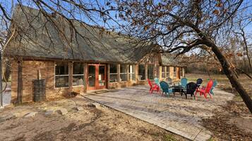 House, 6 Bedrooms | Outdoor dining