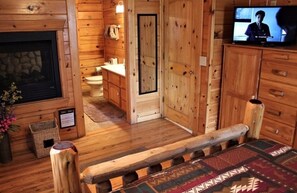 Room - Mountain Joy 1 Bedroom Cabin (Sevierville)