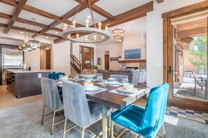 Casa, 4 habitaciones | Restaurantes