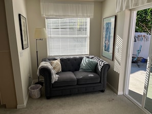Smart TV - Cozy, pet-friendly in Village of De La Vista, golf cart, sunny & grill-ready. (The Villages)