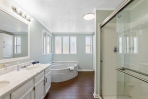 Hair dryer, towels - Cloud Nine on Lake Murray-SUPs, Game Room and More (Prosperity)