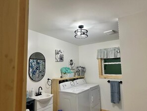 Unclassified image, 3 of 17, button -  1-Queen bed & queen couch sleeps 4 duplex in Smithfield  stream & beach area (Smithfield)