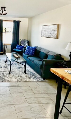  1-Queen bed & queen couch sleeps 4 duplex in Smithfield  stream & beach area