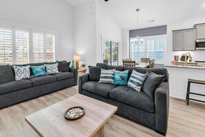 Living area - Family-Friendly 4Bd/2Ba Coastal Escape (Myrtle Beach)