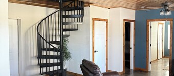 Cozy 2-bedroom Milking Parlor in peaceful Logan County near Russellville with AC