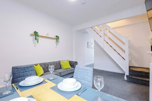 House Near Alton Towers for 10 Guests