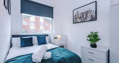 Modern Home, Ideal for Families, Free Parking!