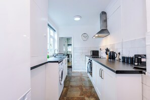 Een magnetron, een oven, een kookplaat