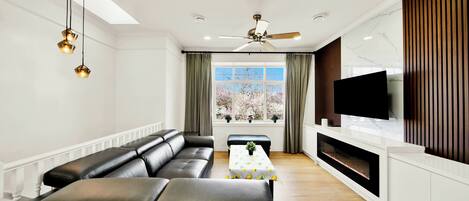 บ้านพัก, 3 ห้องนอน, ระเบียง, วิวภูเขา | ห้องนั่งเล่น
