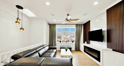 Serene Family-friendly House Near YVR and Downtown Vancouver