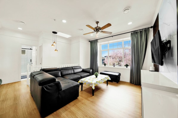 House, 3 Bedrooms, Balcony, Mountain View | Living room - Serene Family-friendly House Near YVR and Downtown Vancouver (Vancouver)