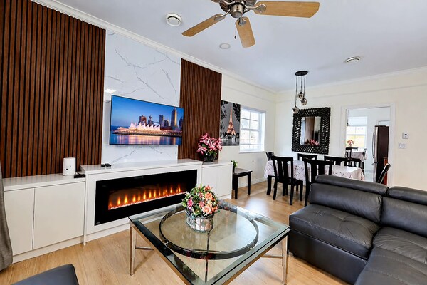 Three Bedroom Home Near Yvr And Skytrain - Burnaby