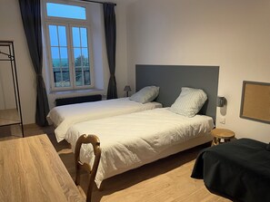 Bügeleisen/Bügelbrett, WLAN, Bettwäsche