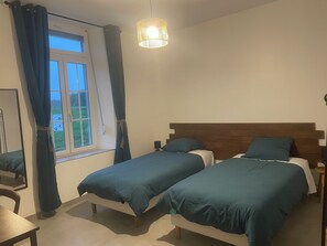 5 bedrooms, iron/ironing board, WiFi, bed sheets - La Grisolle Gite in the heart of nature (Landouzy-la-Cour)