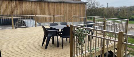 屋外ダイニングエリア