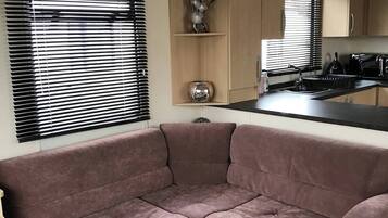 House, 3 Bedrooms, Patio | Living area