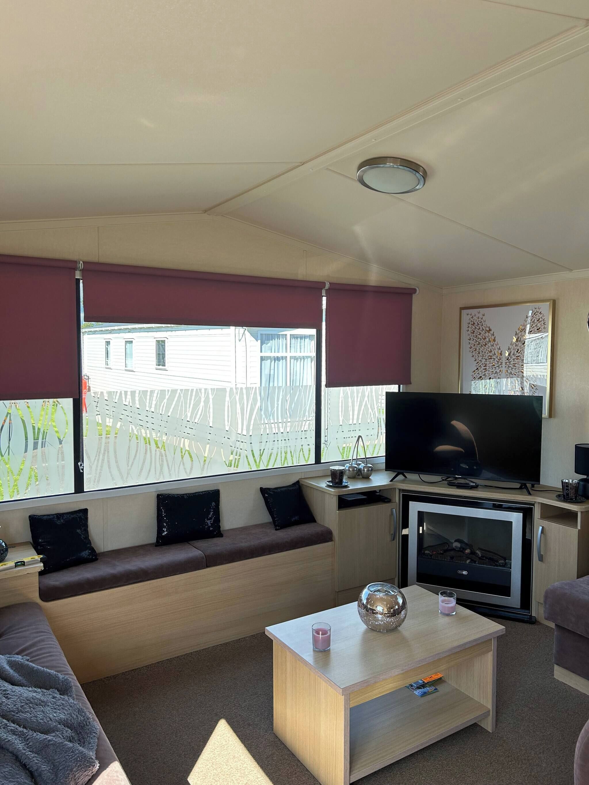 Maison, 3 chambres, patio | Salle de séjour | Livres