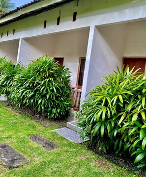 Kamar Double atau Twin Standar, balkon, pemandangan kebun