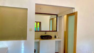 Standard Double or Twin Room, Balcony, Garden View | Interior