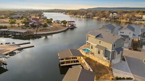 Marina - Lake Front home with awesome views and heated pool (Kingsland)