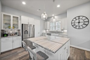 Fridge, microwave, oven, stovetop - Lake Front home with awesome views and heated pool (Kingsland)