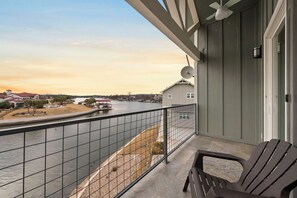 Terrace/patio - Lake Front home with awesome views and heated pool (Kingsland)