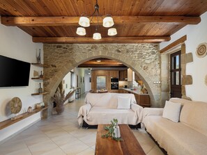 Smart TV, ping pong, books - Elegant Countryside Retreat with Private Pool Near Chania (Kirtomados)