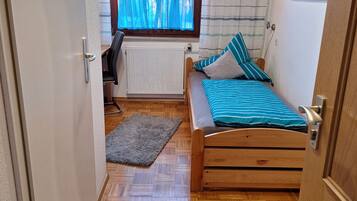 1 bedroom, WiFi, bed sheets