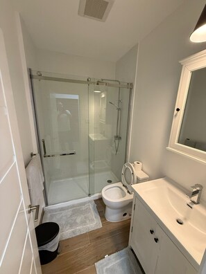 Toilet paper - Beautiful & peaceful Sea Mist, 1-bedroom apartment in Morgans Harbor, West Bay. (West Bay)