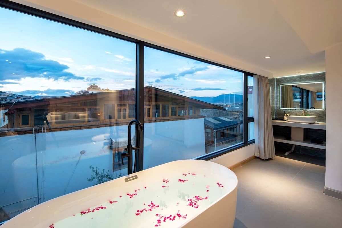 Articles de toilette gratuits, sèche-cheveux, chaussons