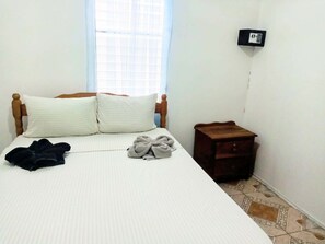 2 bedrooms, iron/ironing board, Internet, bed sheets - 2-bedroom apartment in perfect Belize City with cool AC (Belize City)
