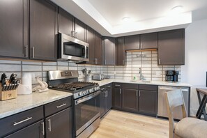 Fridge, microwave, oven, stovetop - Blue River Flats Basecamp Condo: Walk to Blue Bird Market & Shops (Silverthorne)