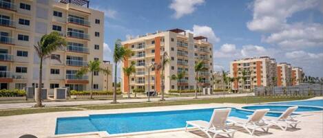 Departamento, 3 habitaciones, con acceso para personas discapacitadas, para fumadores | Alberca | Alberca al aire libre