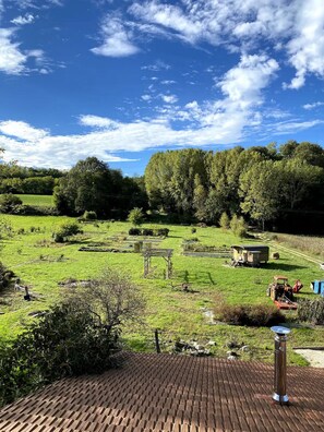 Unclassified image, 4 of 5, button - Studio - Former stable reinvented (Belley)