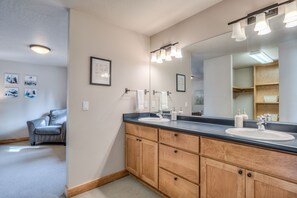 Shower, towels, soap, toilet paper - Sunriver Vacation Home, Hot Tub, Bikes, SHARC, Dog Friendly (Sunriver)