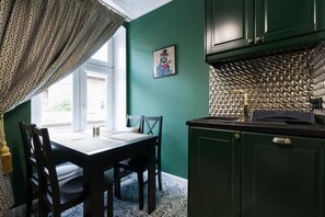 Dining - Malila Apartments Cracow Lubicz 14 (Kraków)