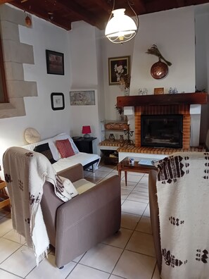 Télévision, cheminée