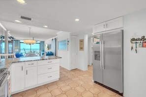 Interior - 🌞Beachfront Condo🌴Direct Beach Access🐬Gulf Shores 205🐠Community Pool (Indian Shores)