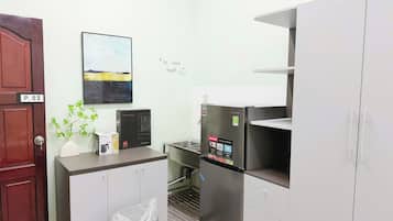 Luxury Double Room | Private kitchen | Fridge, stovetop, cookware/dishes/utensils